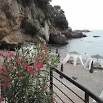 לינה וארוחת בוקר Eco Del Mare 4*
